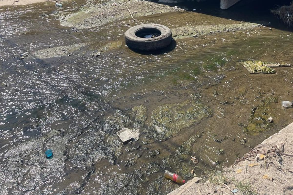 La basura inunda el arroyo Huahutay, un riesgo latente de inundaciones en Rosarito
