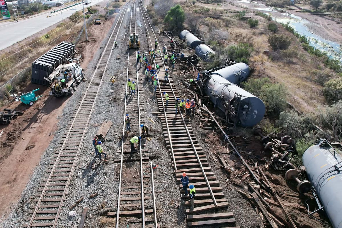 Continúan trabajos de rehabilitación tras descarrilamiento del tren en Nogales