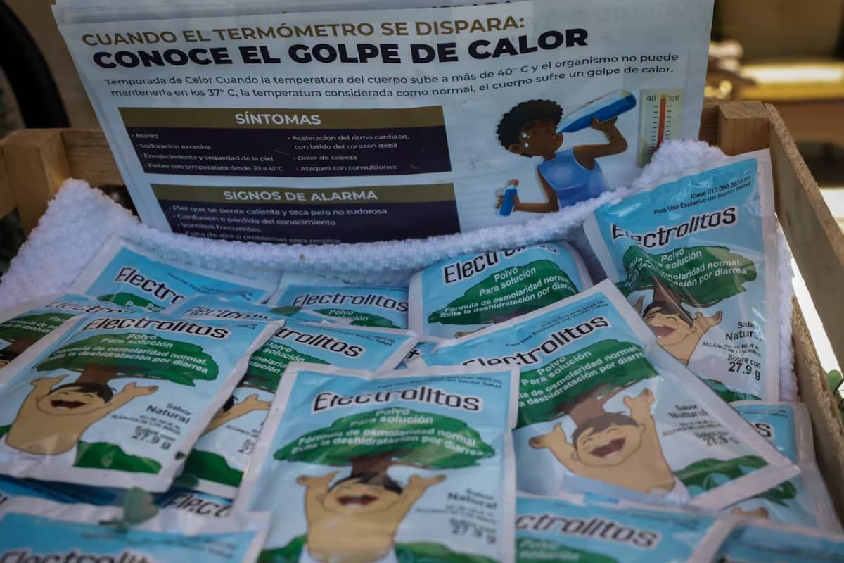 Activan puntos de hidratación en estaciones de bomberos de San Luis Río Colorado por calor extremo