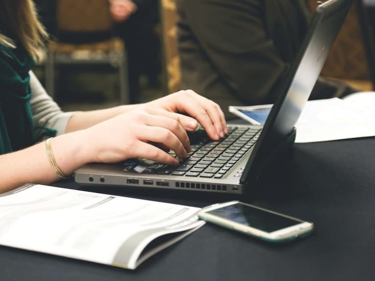 Profeco publica guía para elegir entre laptop o tableta para estudiantes