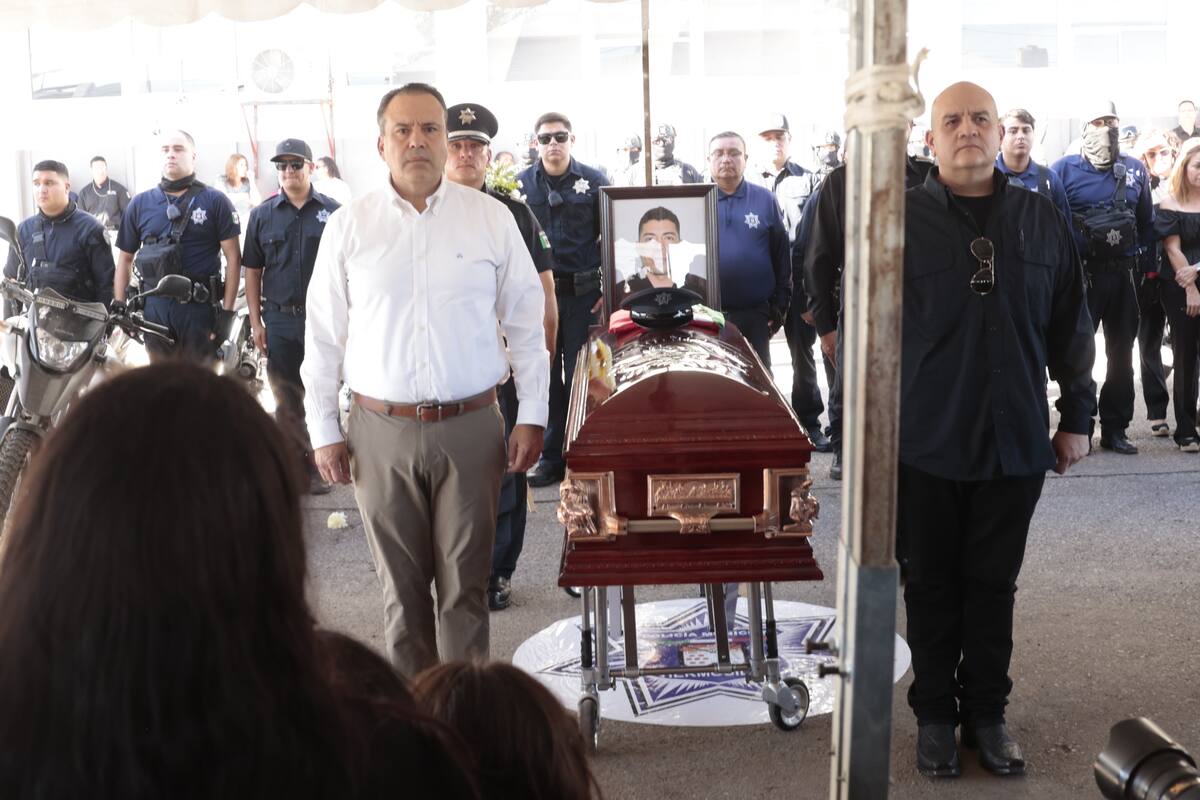 Dan último adiós a policía que murió en cumplimiento de su deber
