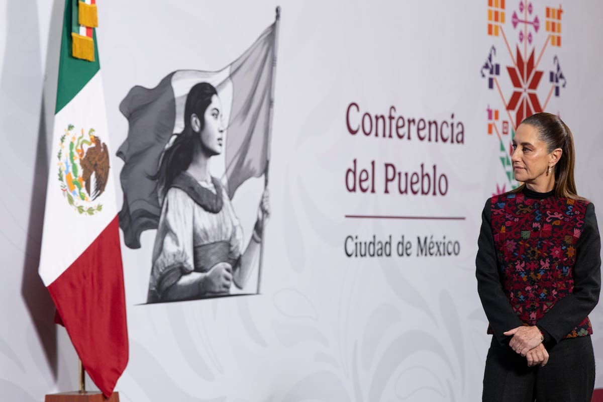 Cuauhtémoc, Ciudad de México, México, 10 de octubre de 2025. La doctora Claudia Sheinbaum Pardo, presidenta Constitucional de los Estados Unidos Mexicanos en conferencia de prensa matutina, “Conferencia del Pueblo”, enlace con Laura Velázquez Alzúa coordinadora Nacional de Protección Civil y con el estado de Yucatán. | Foto: Juan Carlos Buenrostro / Presidencia