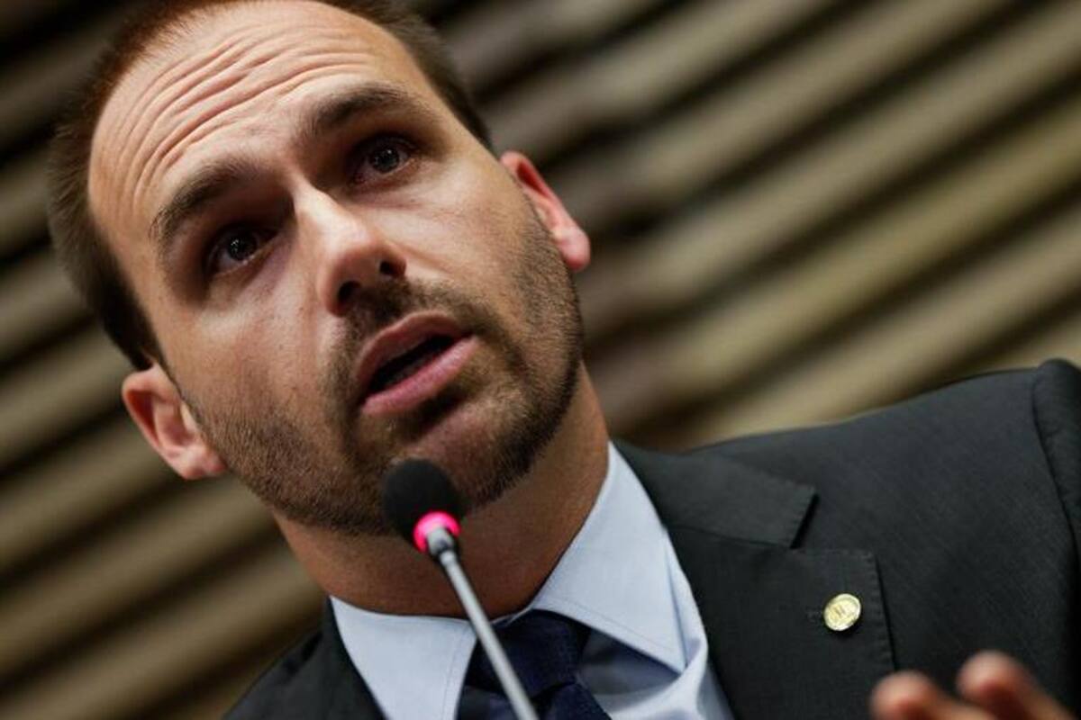 Hijo de Bolsonaro se disculpa tras amenazas dictatoriales