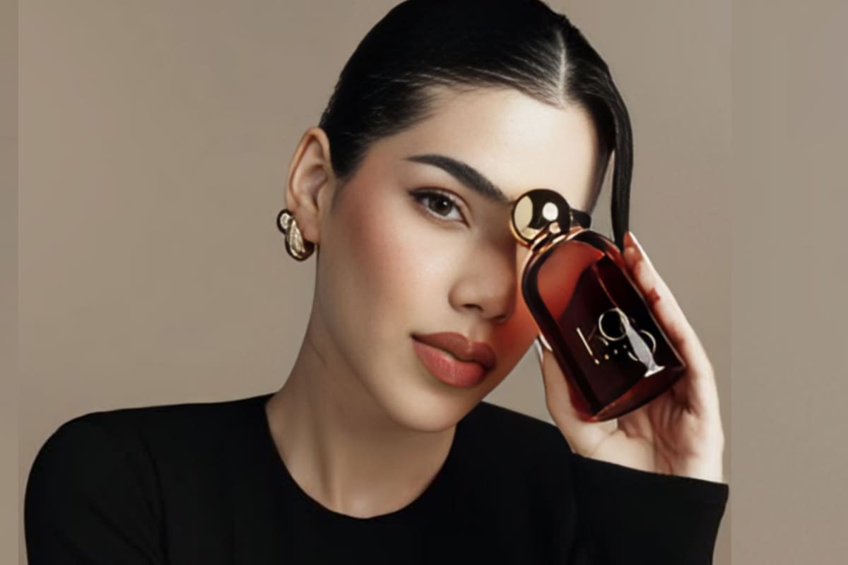 Kenia Os saca a la venta su primer perfume y se agota en su lanzamiento