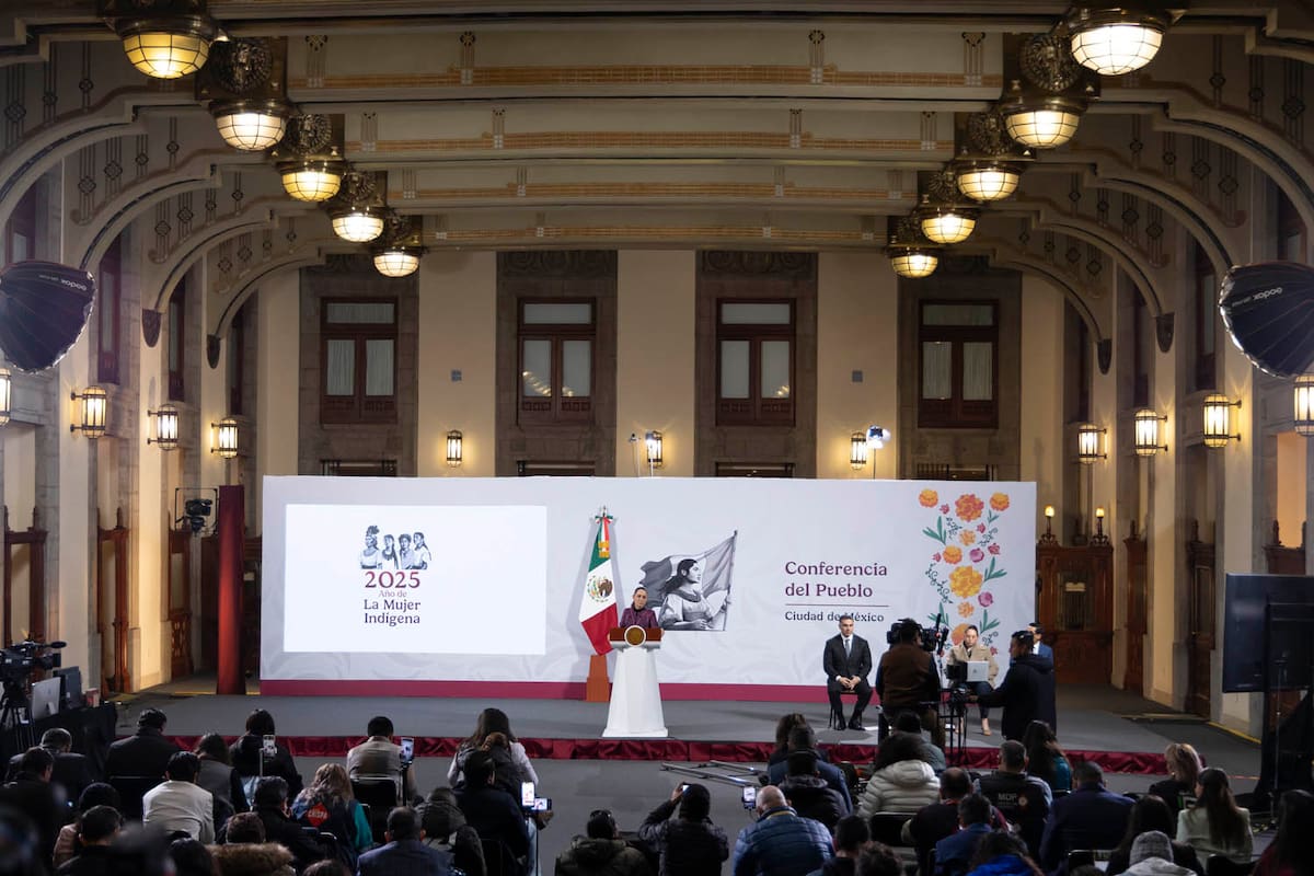 La presidenta constitucional de los Estados Unidos Mexicanos, la Doctora Claudia Sheinbaum Pardo en conferencia de prensa matutina en el salón de la Tesorería de Palacio Nacional. | Foto: Juan Carlos Buenrostro/Presidencia