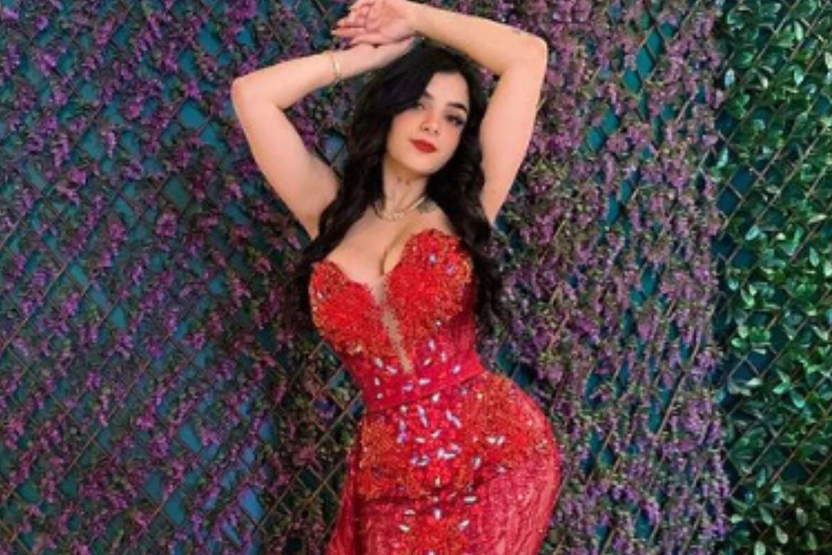 ¿Rechazaron a Karely Ruiz? La modelo coqueteó con un policía pero no tuvo éxito