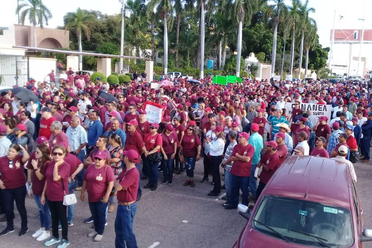 Marchan en Obregón usuarios del Isssteson
