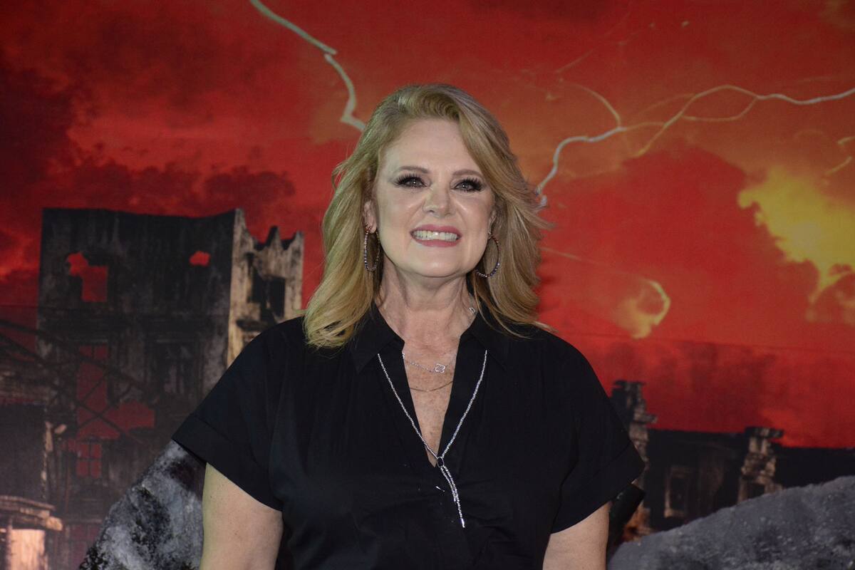 Erika Buenfil recordó su fallido debut en la música en 1986, cuando lanzó el disco “Se busca un corazón”.