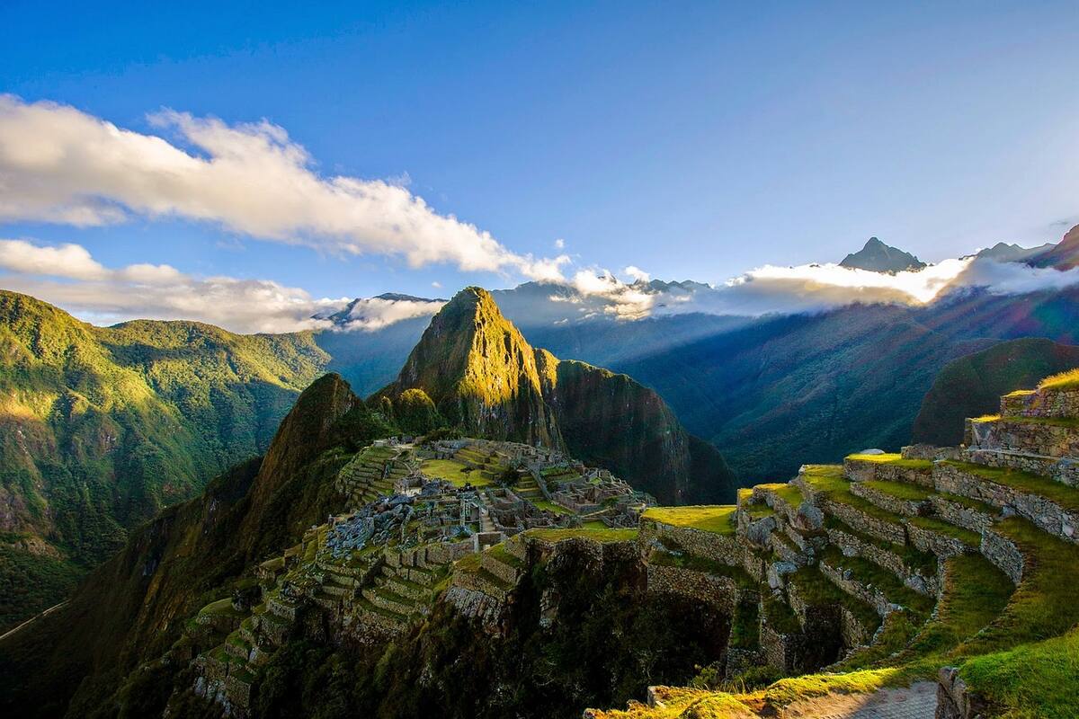 Regresan más de 400 mexicanos varados en Perú
