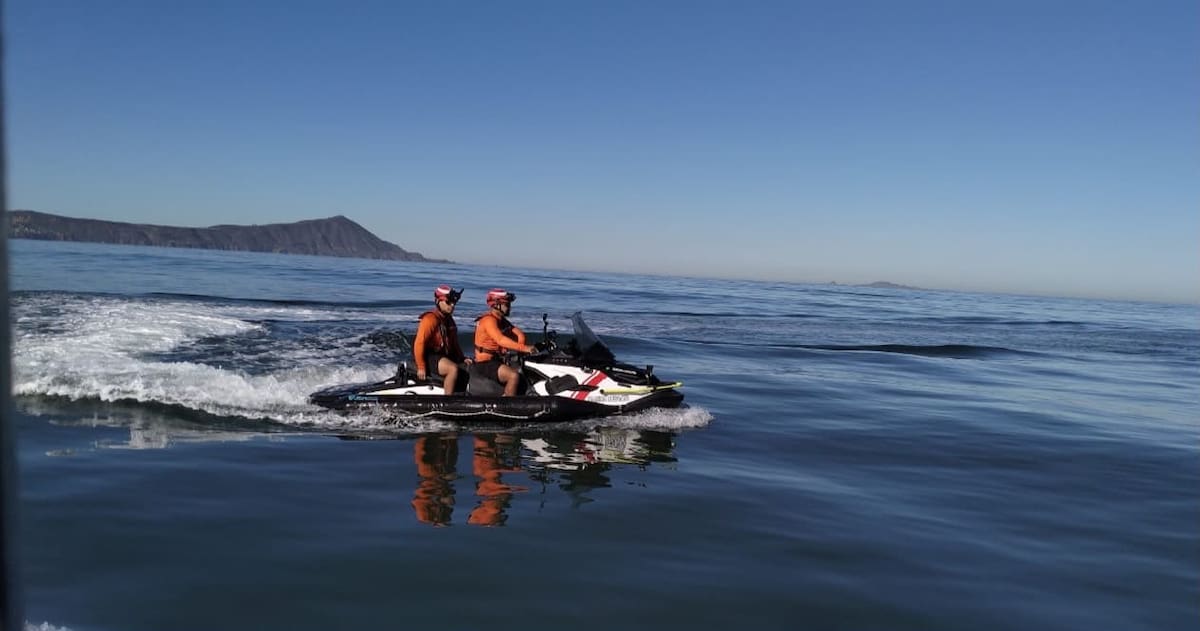 La Secretaría de Marina mantiene búsquedas terrestres y acuáticas en Maneadero y Estero Beach para localizar a personas no localizadas tras la tormenta Rachel. Foto: Cortesía