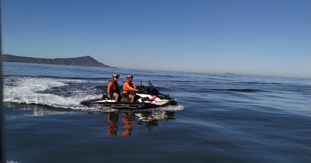 La Secretaría de Marina mantiene búsquedas terrestres y acuáticas en Maneadero y Estero Beach para localizar a personas no localizadas tras la tormenta Rachel. Foto: Cortesía