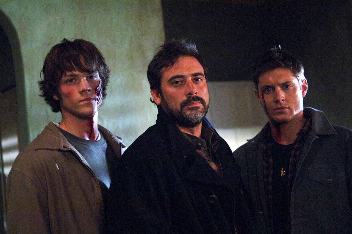 Jared Padalecki (Sam), Jeffrey Dean Morgan (John) y Jensen Ackles (Dean) en 'Suprnatural'