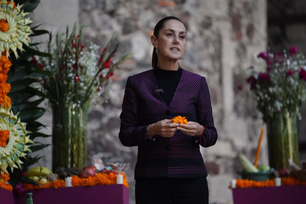 Sheinbaum celebra el Día de Muertos con tributo a las mujeres indígenas. | Crédito: Presidencia