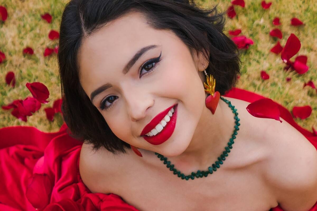 Ángela Aguilar se pronuncia sobre el incidente con su vestuario