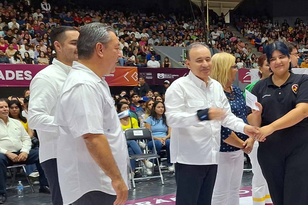Alfonso Durazo entrega becas “Sonora de Oportunidades” a estudiantes de nueve escuelas de educación superior