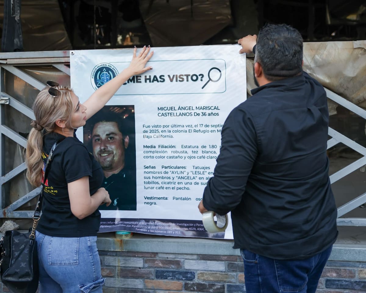 Familiares y colectivos se reúnen en el Bar Shots para exigir avances en la búsqueda de Kevin Moreno visto por última vez en ese lugar Foto: Javier Gallegos