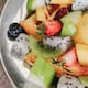 ¿Cuánto dura la fruta cortada bajo el calor? estas medidas ayudan a consumirla con seguridad en playas y piscinas