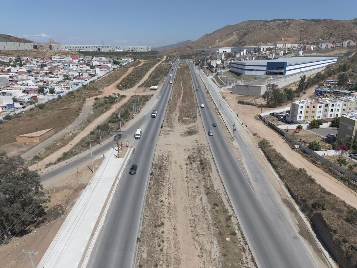 Residentes de Puerta Plata y Hacienda Los Venados denuncian peligro constante al cruzar la vialidad. Foto: BorderZoom