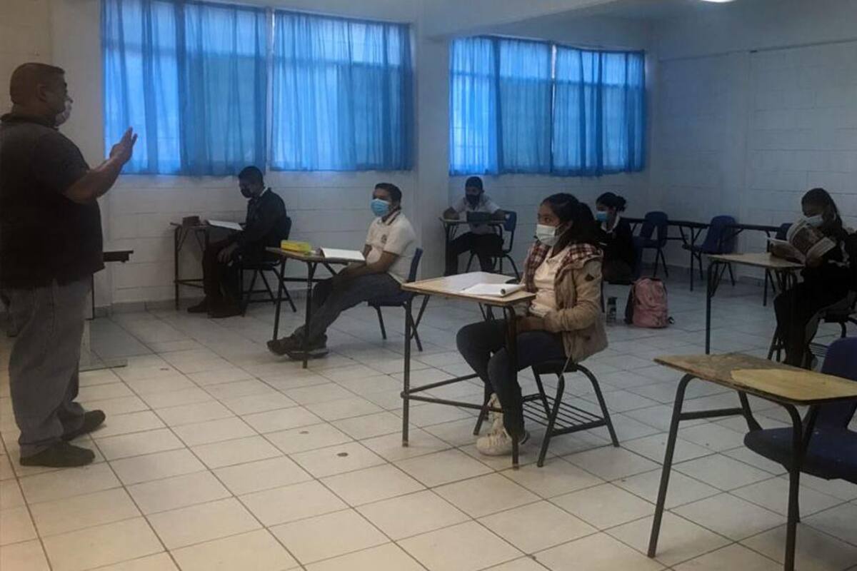 Regreso a clases: Dan la bienvenida a alumnos en escuelas de Rosarito