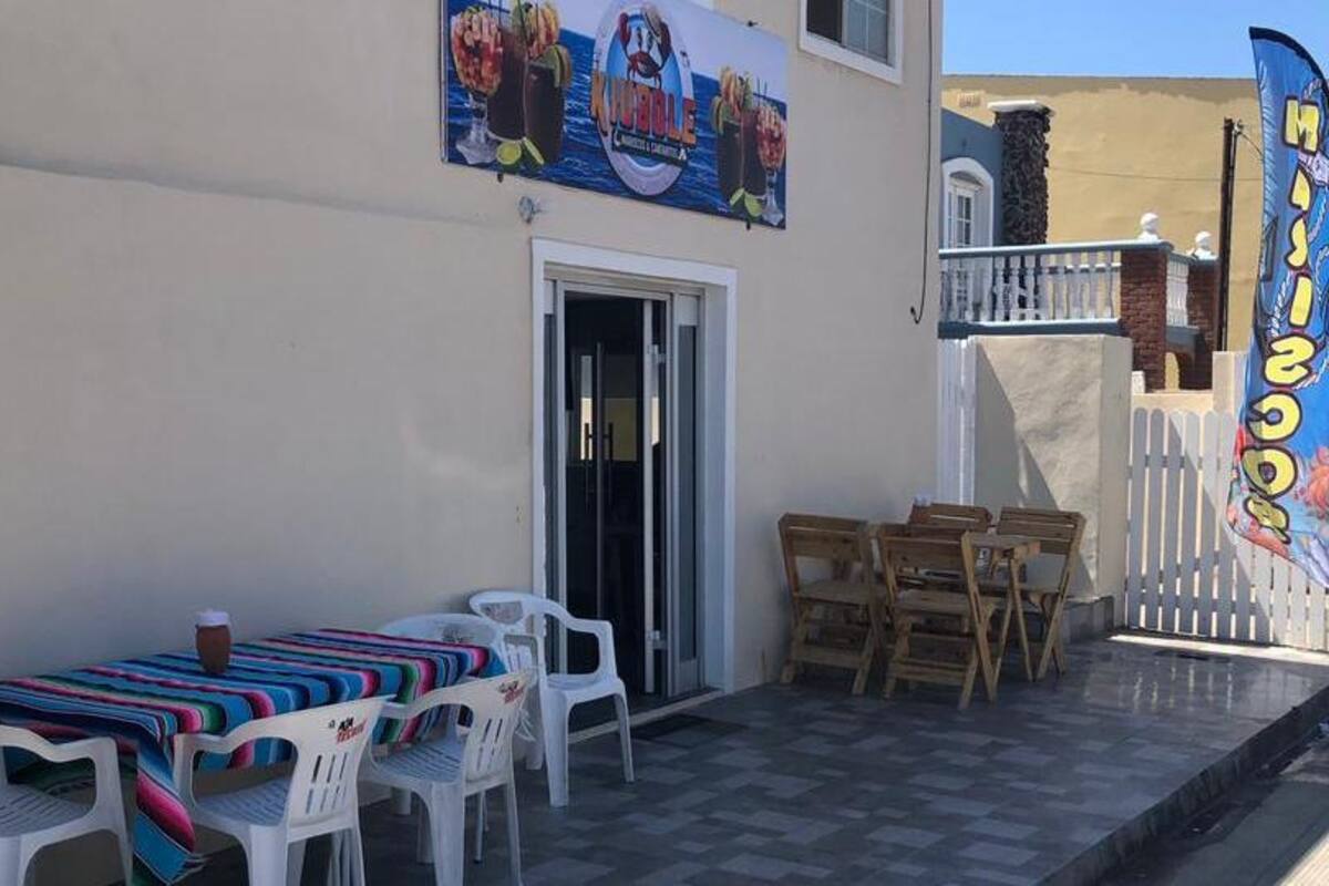Vecinos de Rosarito molestos por autorización de bar en zona habitacional
