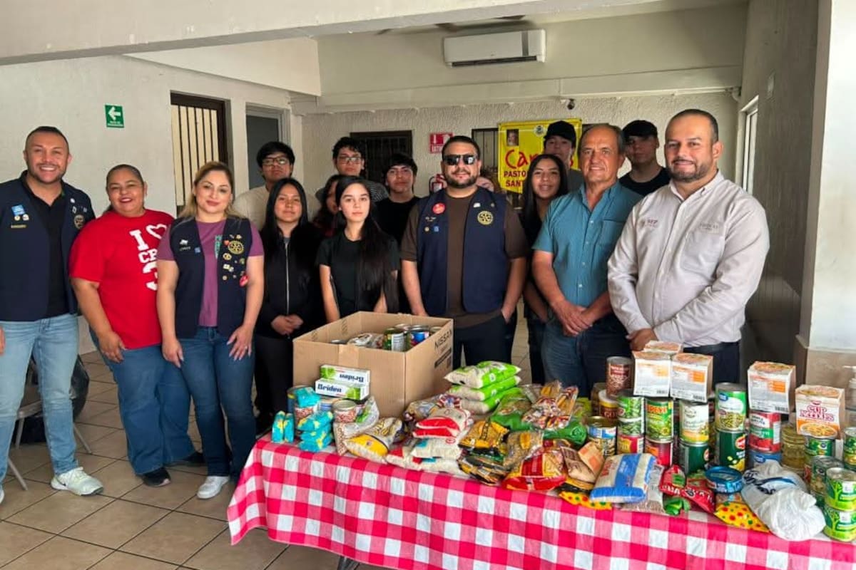 Jóvenes de San Luis Río Colorado se unen para apoyar a migrantes con donación de alimentos
