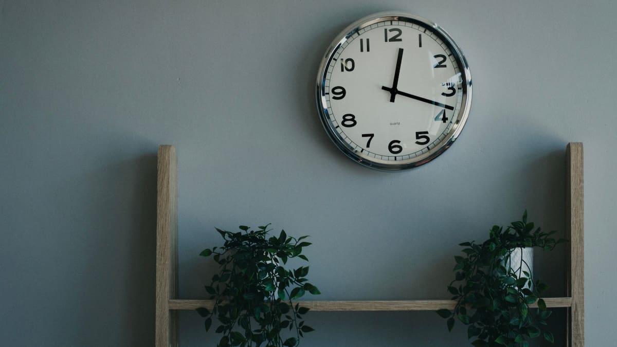 Los relojes no solo marcan el tiempo, también influyen en la energía del hogar según el Feng Shui/Foto: Canva