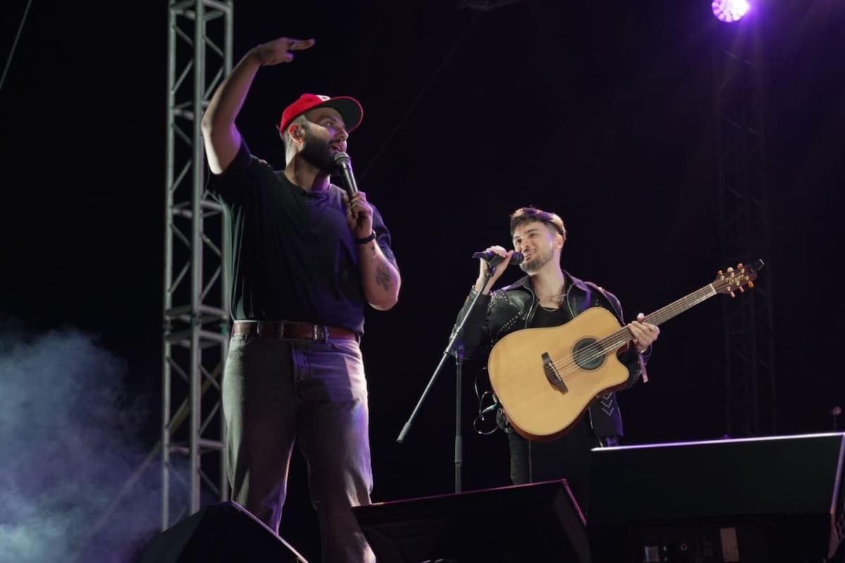 Carin León y Kakalo comparten escenario durante showcase tras haber ganado las ‘Gaviotas’ en Viña del Mar 2025