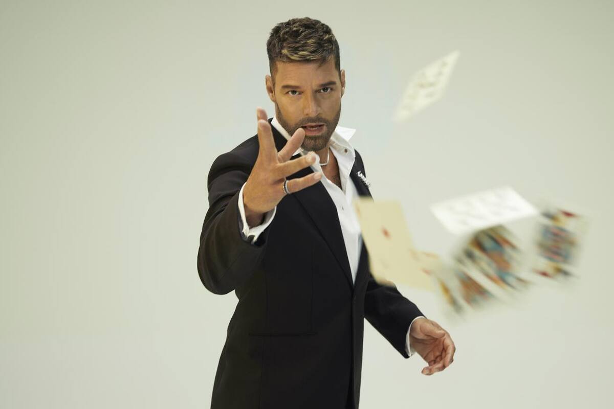En medio de acusaciones de incesto, Ricky Martin lanza su nuevo disco 'Play'