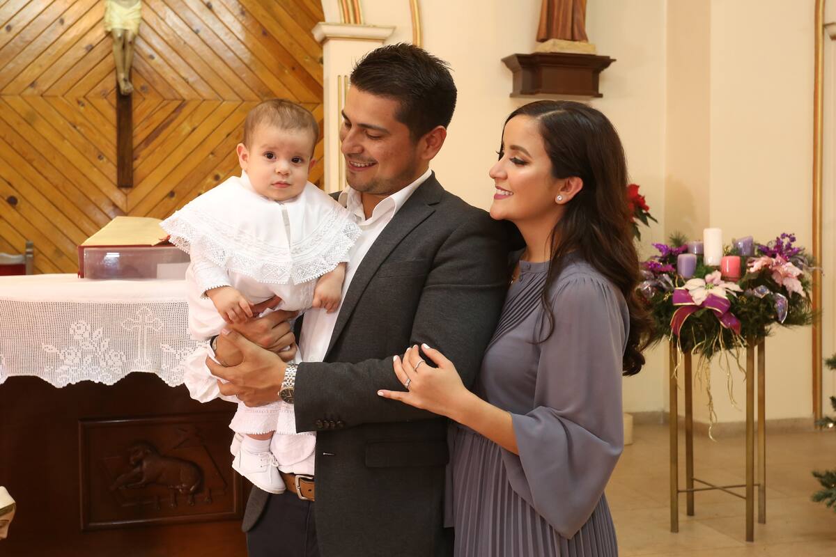 César Sánchez Núñez recibe su primer sacramento
