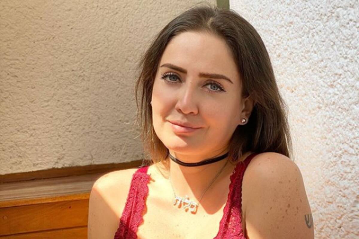Celia Lora presume figura con erótica lencería