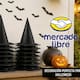 Mercado Libre rebaja kit de 20 sombreros y murciélagos