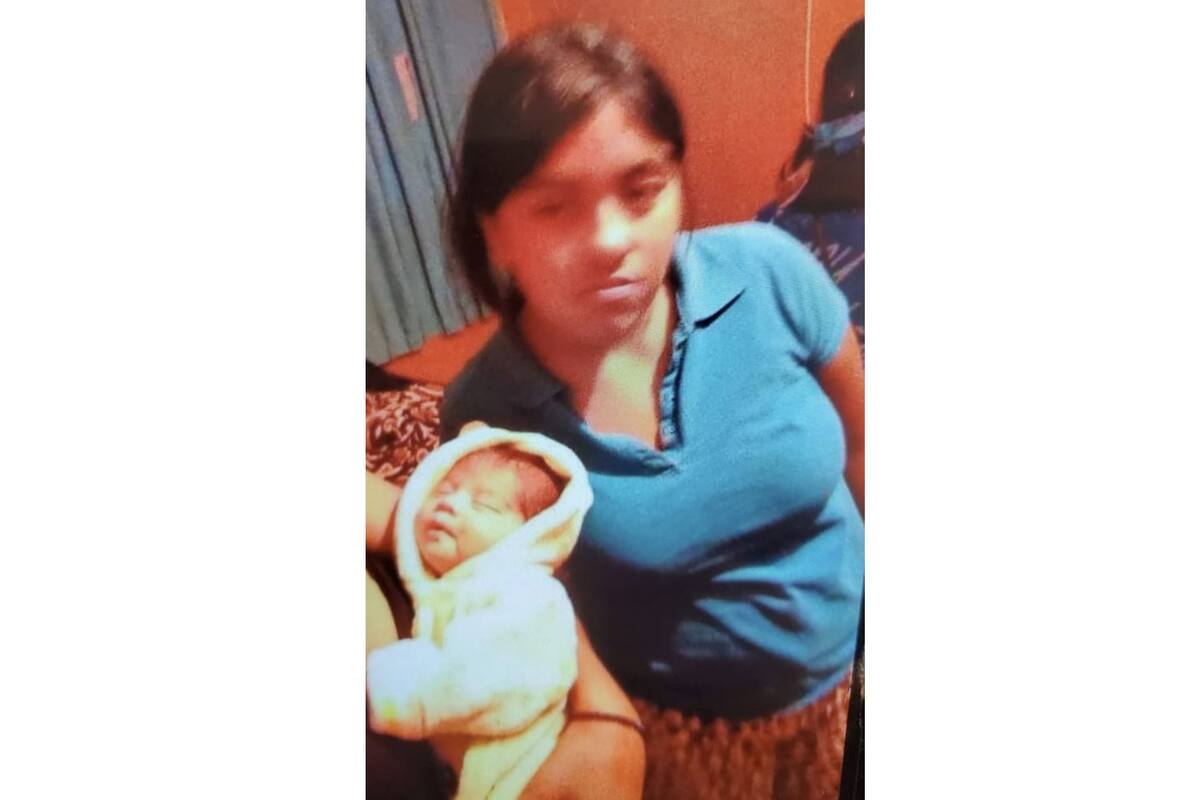 Buscan a Vanessa Betzabeth Alvarado Guzmán de 15 años y a su bebé de 15 días