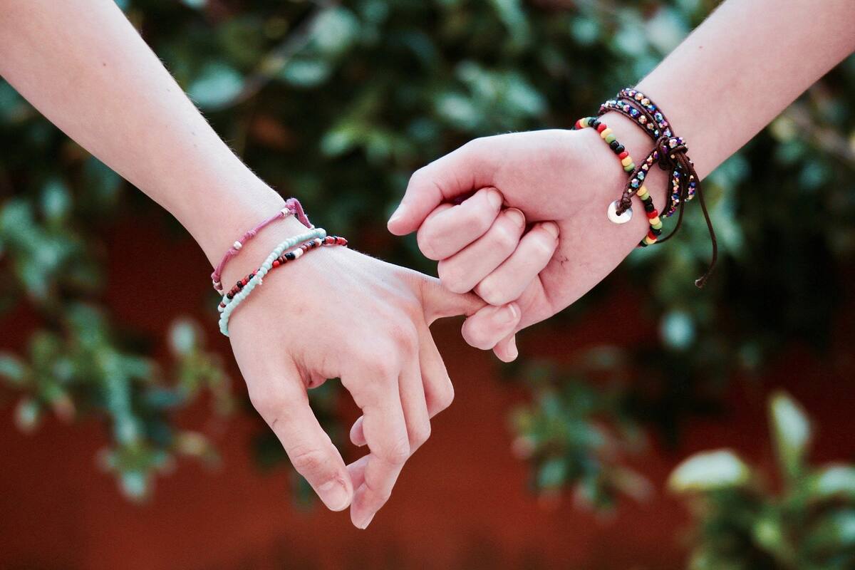 Gemelas trans pasan juntas por cirugía de reasignación de sexo