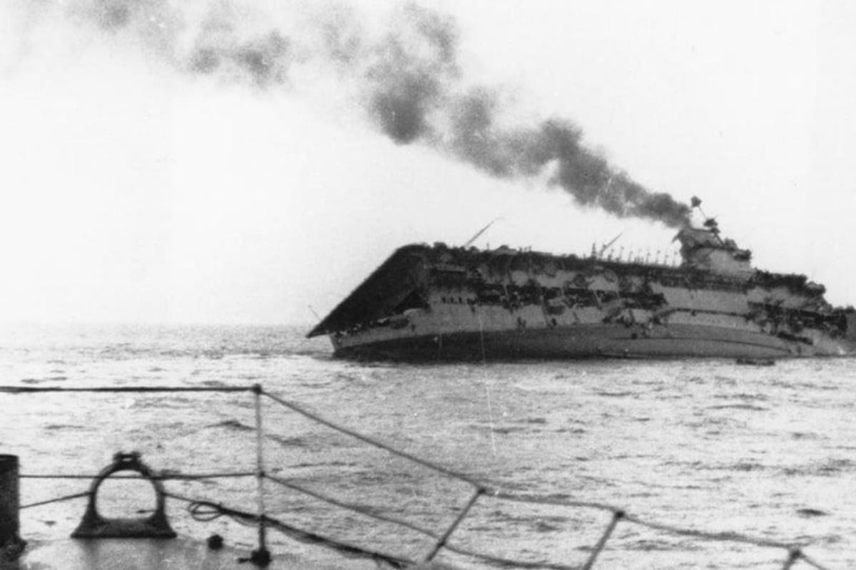 El 17 de septiembre de 1939, el submarino alemán U-29 hundió al portaaviones británico HMS Courageous al suroeste de Irlanda, causando 518 muertes y obligando a la Royal Navy a cambiar su estrategia para evitar exponer sus portaaviones en patrullas antisubmarinas