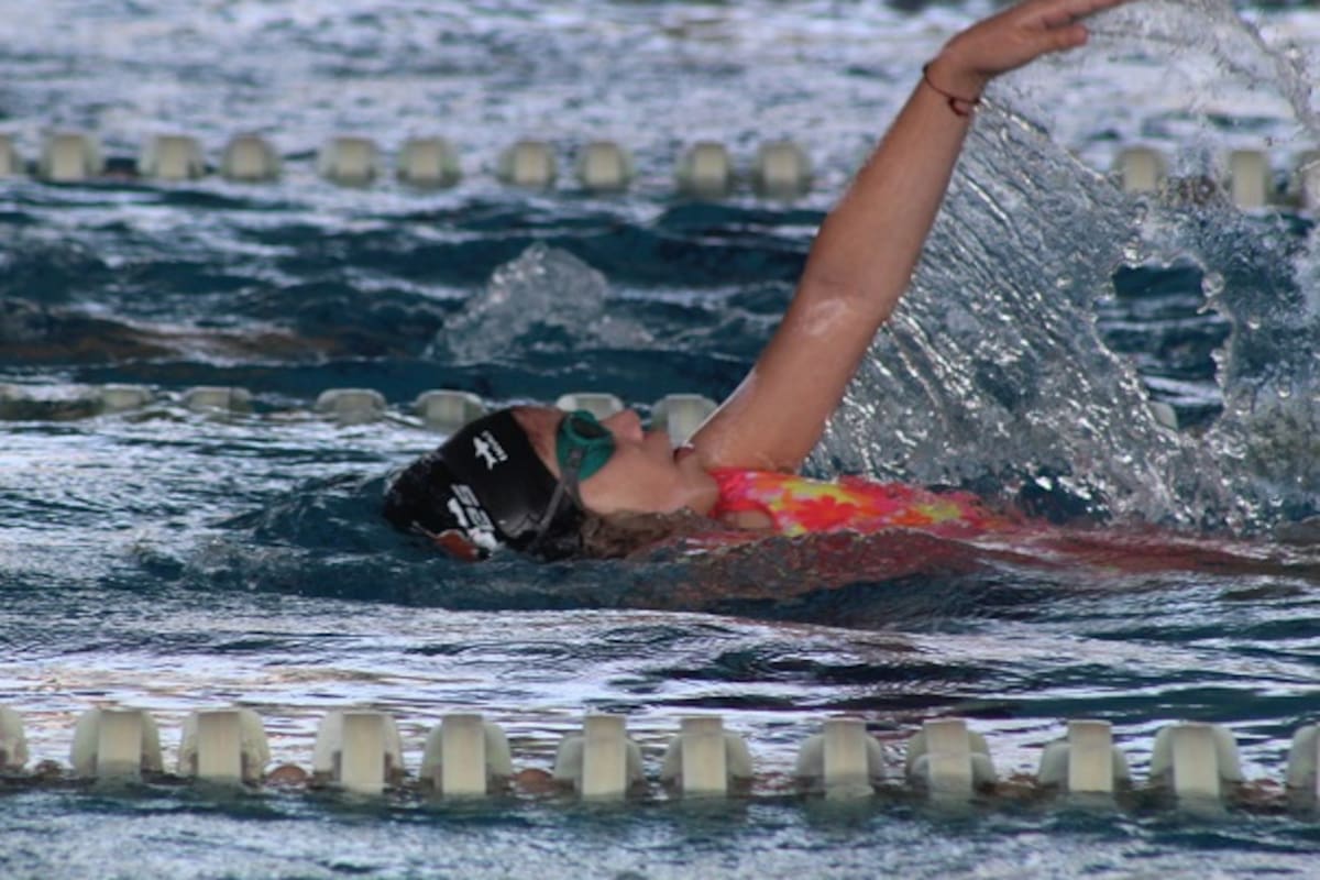 Demuestran sus habilidades dentro del agua