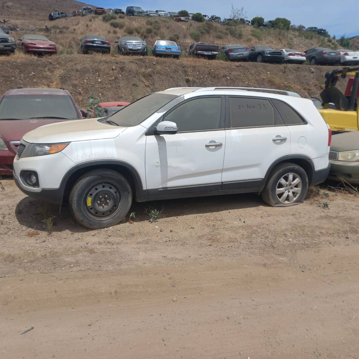 Kia Sorento, modelo 2012, blanco, sin placas de circulación, con fecha de robo desde noviembre 2023.