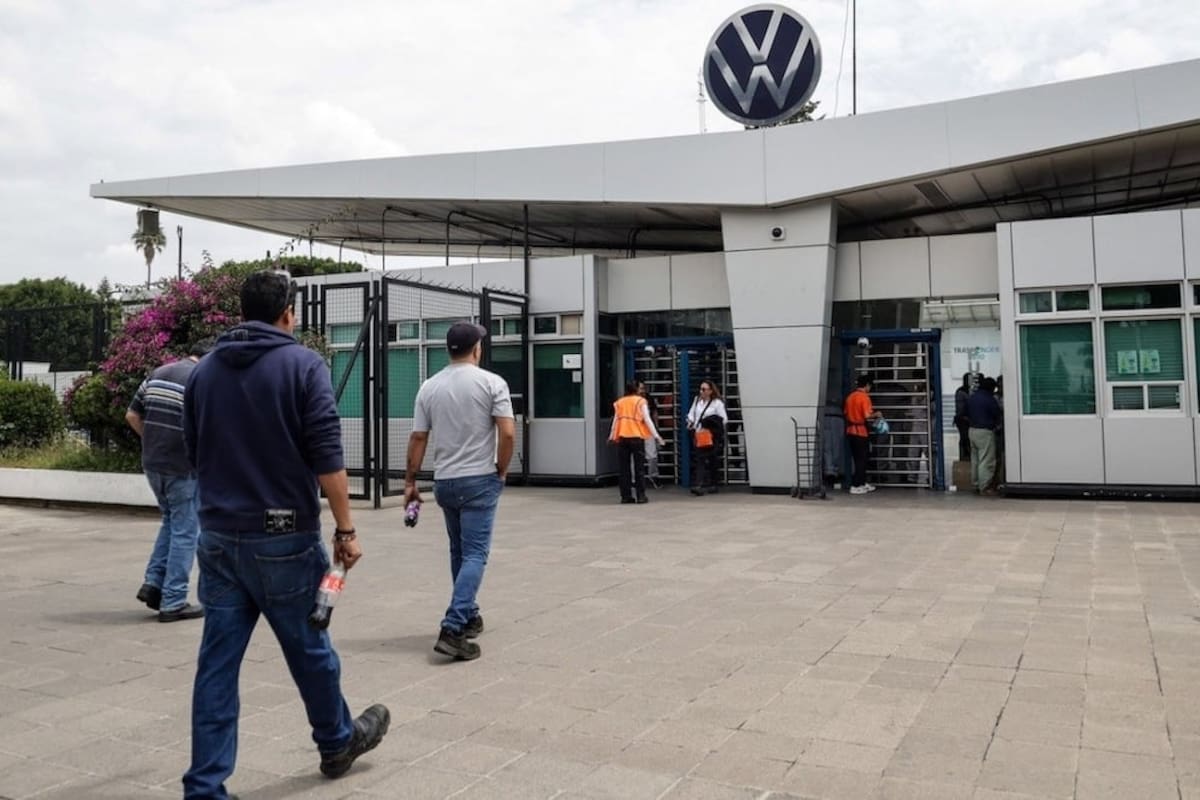 Volkswagen evita la huelga en Puebla; trabajadores aceptan aumento global de 8.24%
