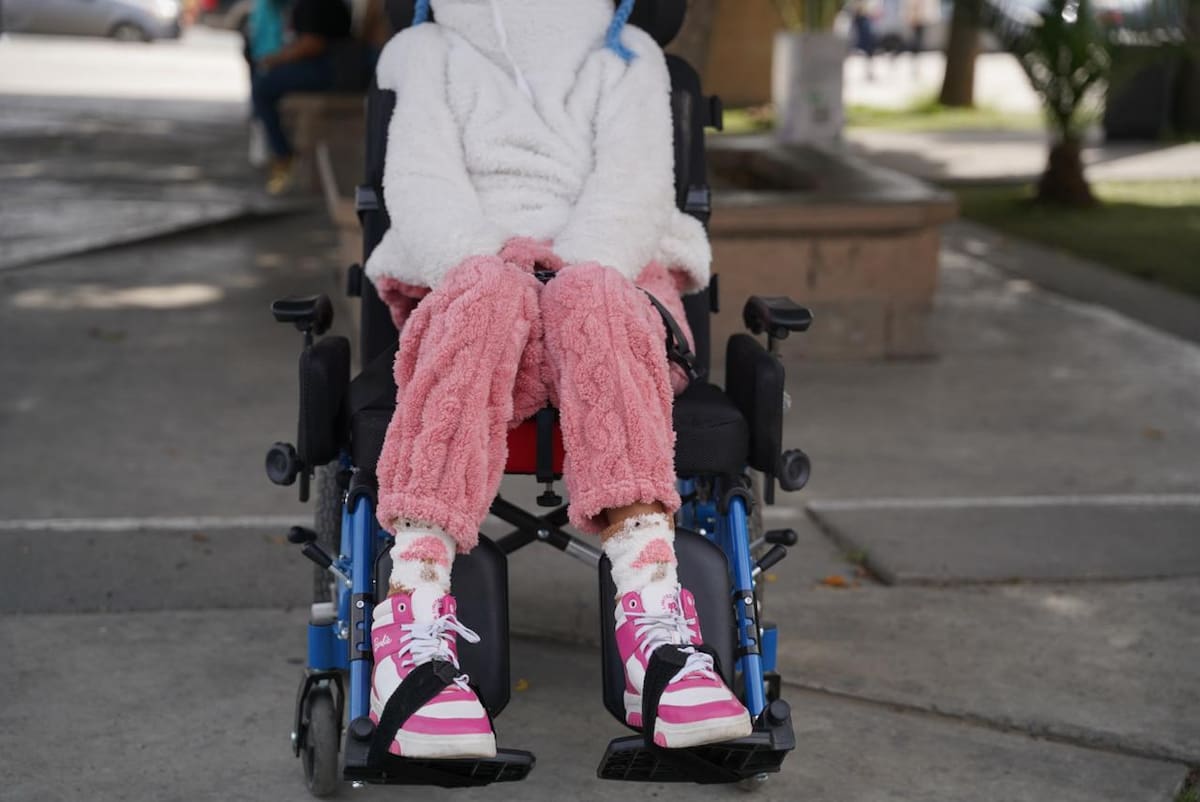 Karina Michell, quien quedó parapléjica tras un accidente provocado por un conductor ebrio cuando viajaba como pasajera en Didi, continúa a la espera de que el responsable cumpla con la reparación del daño. Foto: Border Zoom