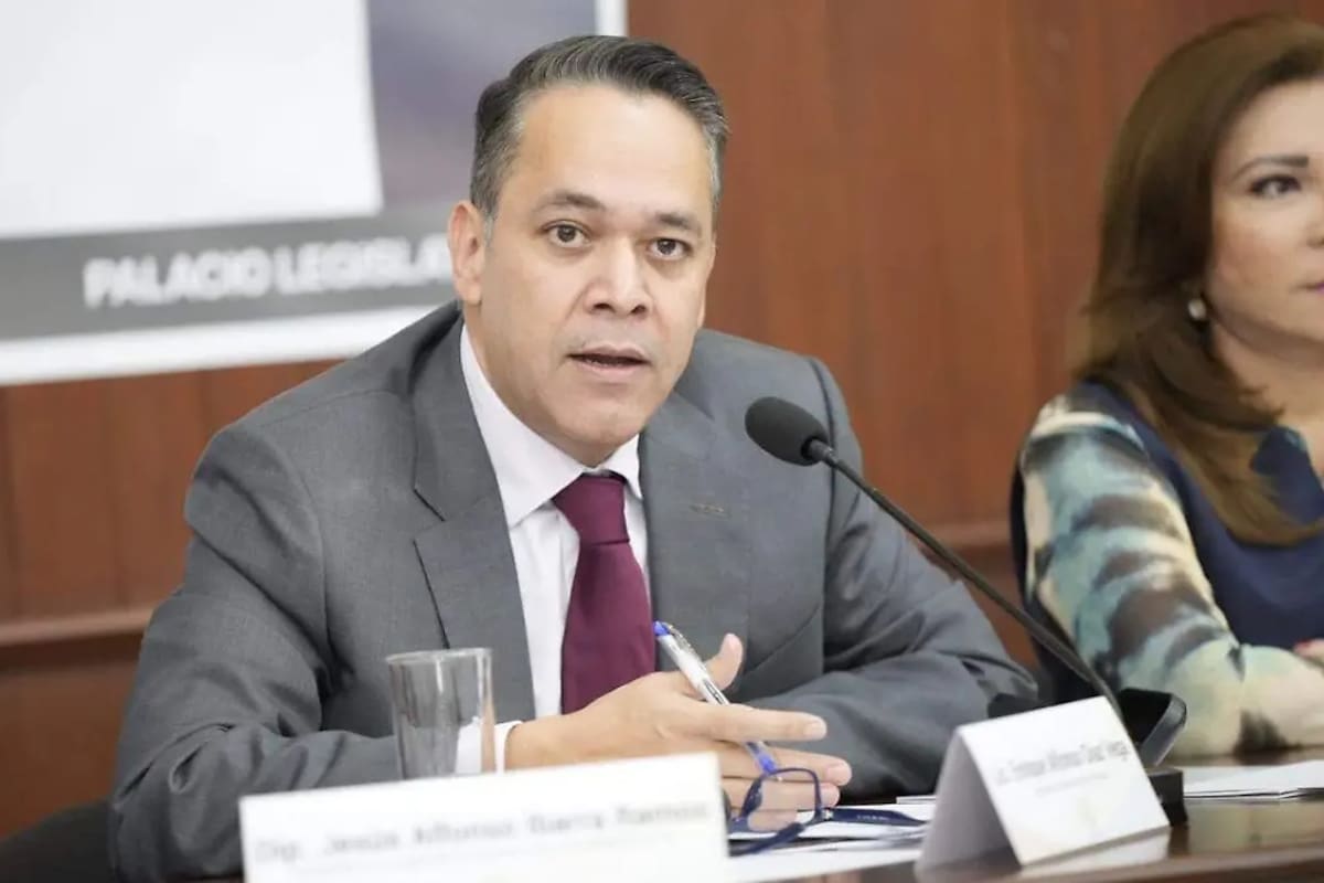 Tras la detención de Gerardo Mérida en Arizona, reportan que el exsecretario de Finanzas de Sinaloa, Enrique Díaz, se entregó en Nueva York