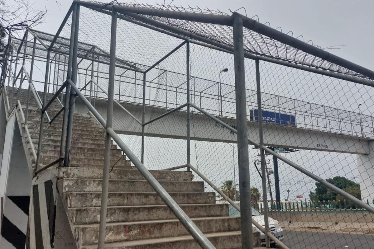 Dañan puente que atraviesa la escénica