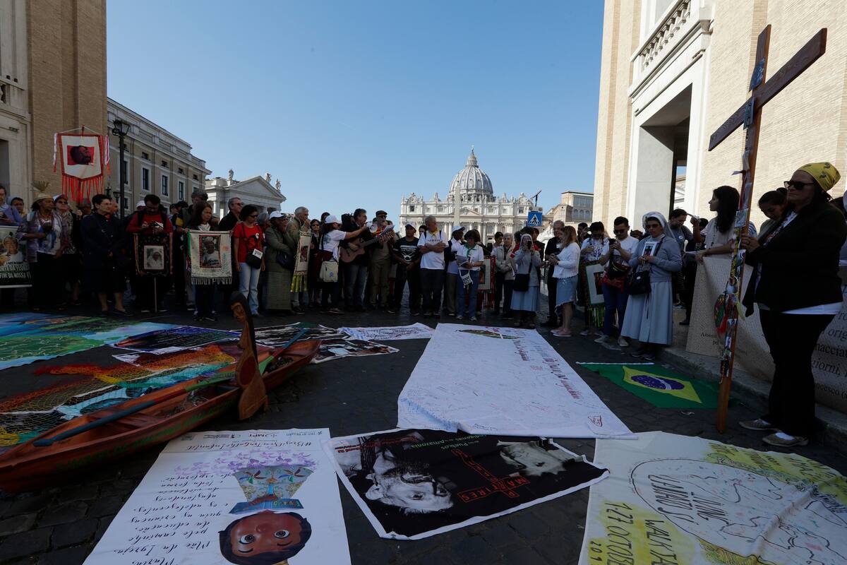 Roban estatuas amazónicas en iglesia del Vaticano