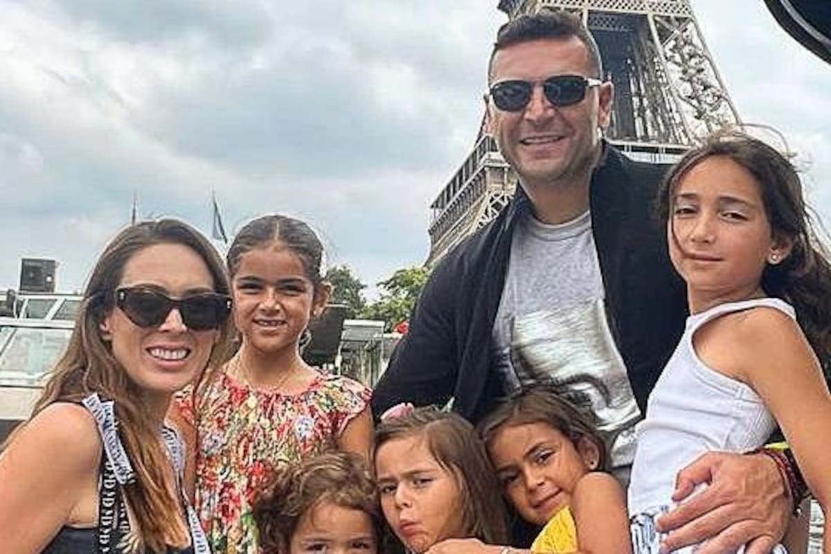 Esposo de Jacky Bracamontes le enseña gimnasia a sus hijas