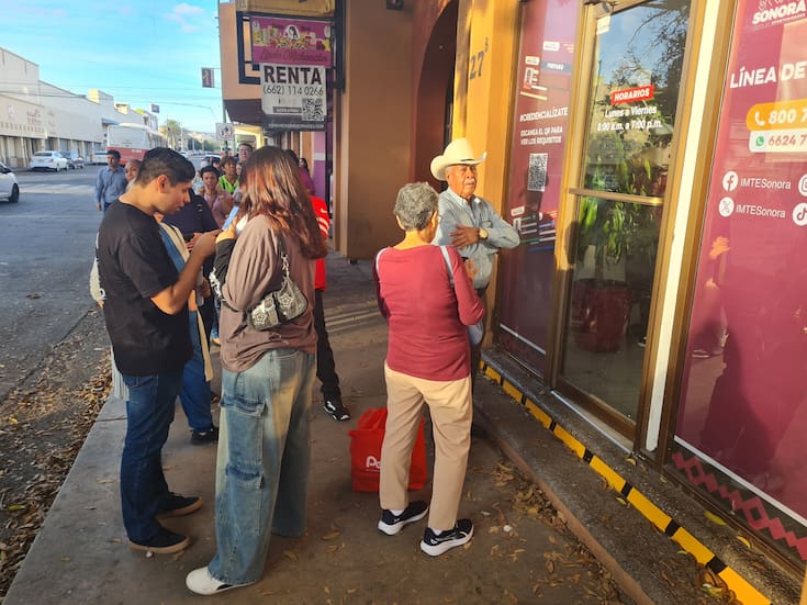 Hacen fila hasta 2 horas para tarjeta del transporte