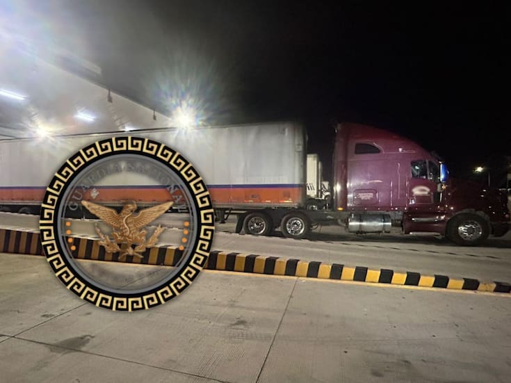 Guardia Nacional detuvo en Sonora a trailero que ocultaba autos de lujo en caja refrigerada