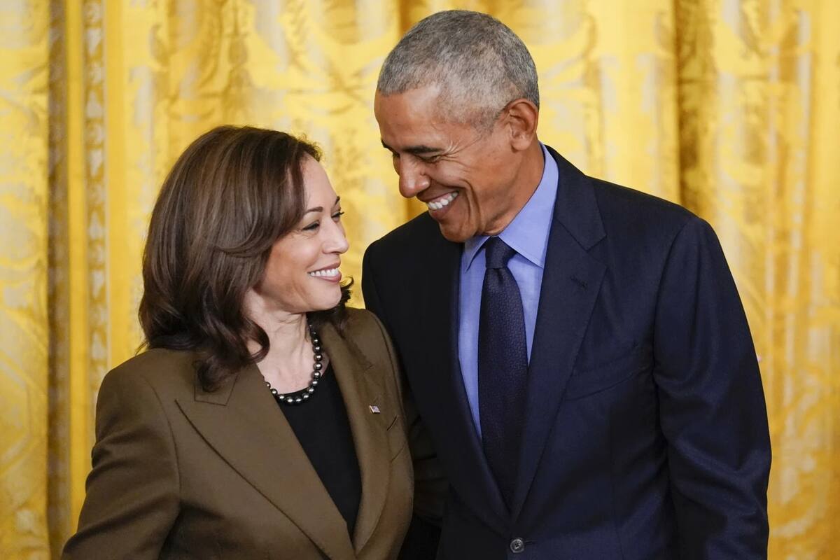 Fotografía del expresidente Barack Obama junto a la vicepresidenta Kamala Harris. | Crédito: AP