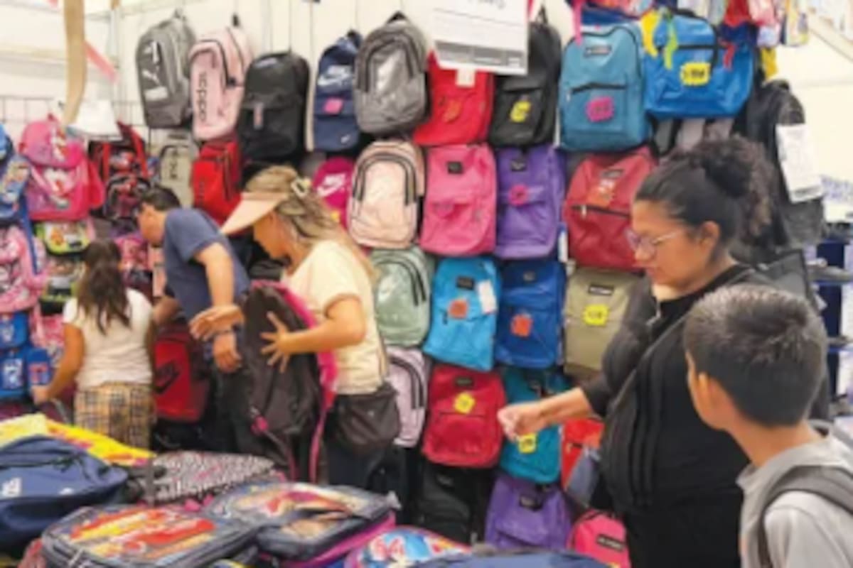 Feria de Regreso a Clases se celebra en Ciudad Obregón
