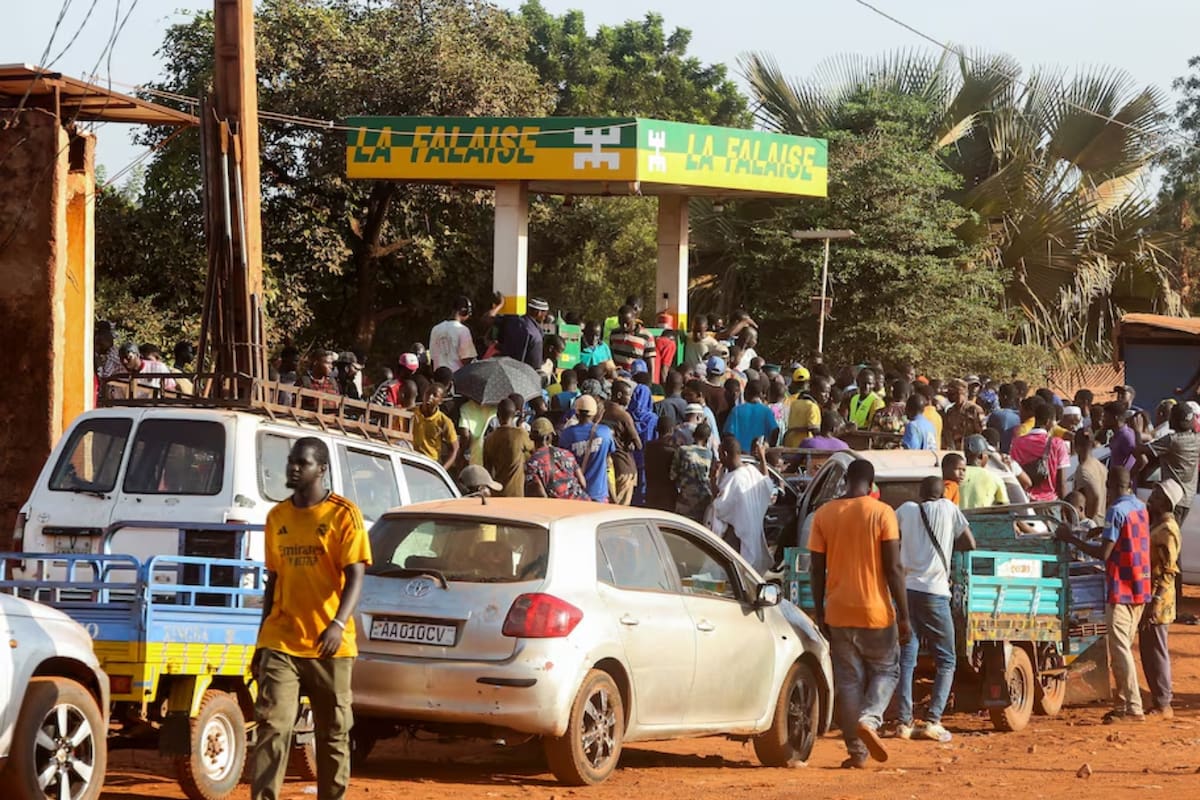 Asedio en el Sahel: cómo el bloqueo de Al-Qaeda a Bamako tiene a Malí al borde del colapso