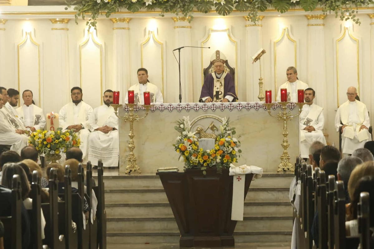 Con una amena misa, despiden al sacerdote Francisco Salcido Williams en Hermosillo