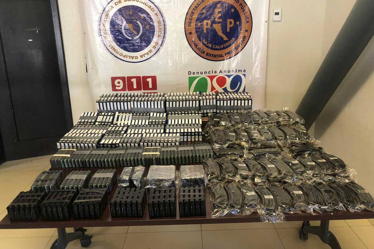 Transportaba pareja más de 400 cargadores de arma larga