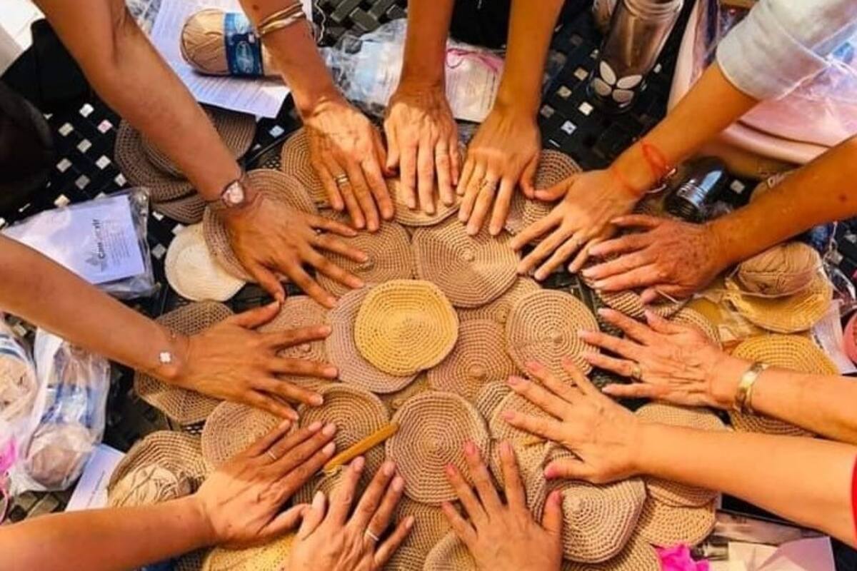 Son sobrevivientes de cáncer de mama y tejen cadenas de esperanza
